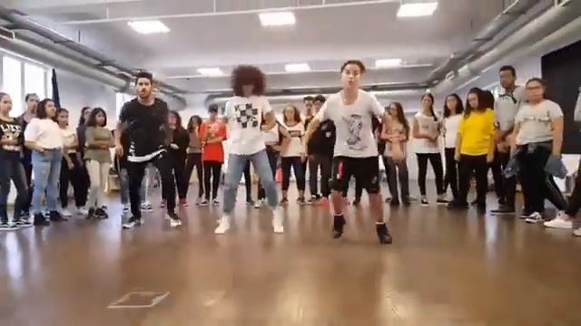 اجمل رقصة على اغنية فرنسية مشهورة смотреть онлайн