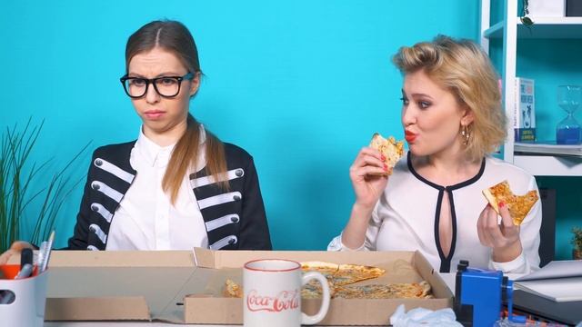 КОГДА ЕДА - ЭТО ЖИЗНЬ | А ты любишь поесть? Знакомые ситуации от Ideas 4 Fun смотреть онлайн