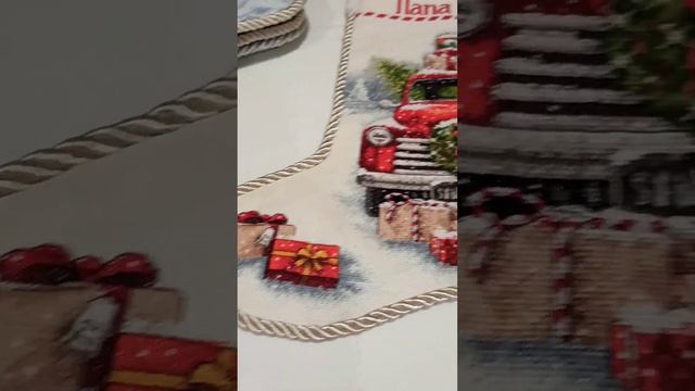 12 вышитых и оформленных сапожков Dimensions смотреть онлайн