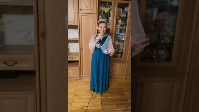 ПОД ЛУНОЙ ЗОЛОТОЙ. смотреть онлайн