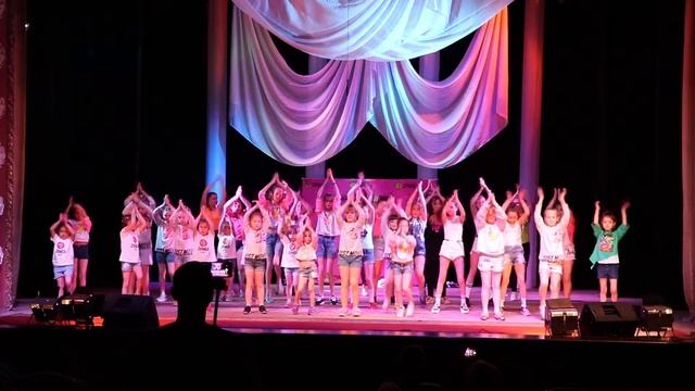 ZUMBA Днепр. Never give up Тренер: Светлана Рыженкова смотреть онлайн