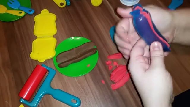 Plasticine... Hotdog from plasticine...Хот-дог с картошкой фри из пластилина смотреть онлайн