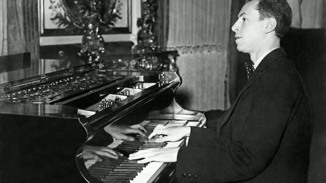 Isaac Mikhnovsky plays Schubert Piano Sonata No. 9 in B major (Op. 147 / D.575) смотреть онлайн