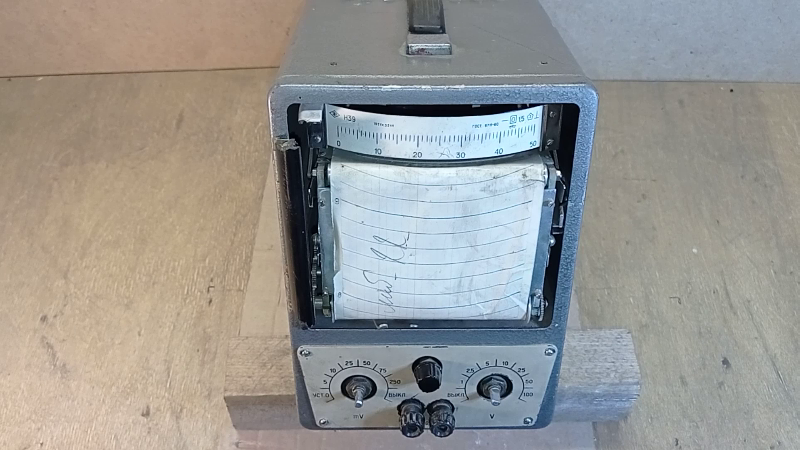 Обзор - разбор самопишущего милливольтметра типа Н 39. Приборы - драгметаллы. Золото, палладий. смотреть онлайн