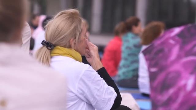 Хатха-йога в парке Музеон смотреть онлайн