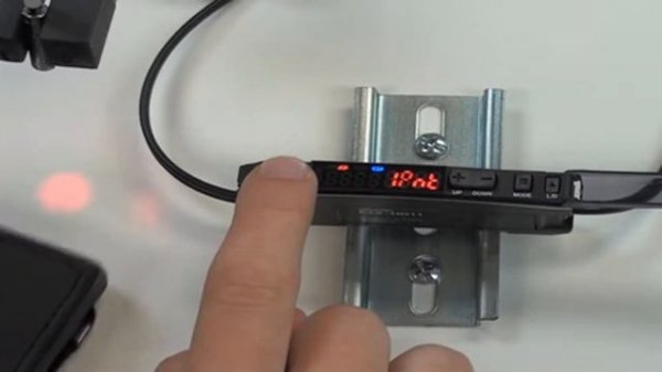 5. Волоконно-оптический усилитель E3X-HD - базовая калибровка: Полная автоматическая настройка