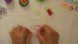 Фигурки из резинок ВИШНЯ. Как плести фигурки из резинок БЕЗ СТАНКА. Подарки Поделки с детьми