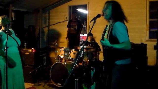 Impromptu sit in with Anthony Gomes and Jeremiah Johnson at Deb's Blues Farm 2014. смотреть онлайн
