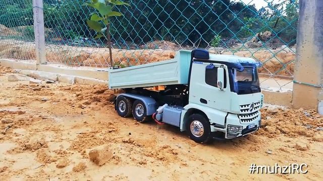 RC TRUCK - 1/14 Tipper Truck - Mercedes-Benz Arocs 3348 6X4 - Test Drive смотреть онлайн