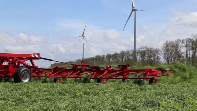 Tedding grass XXL | 2x Lely Lotus 1500 Profi 30 meter working width | Silage season 2015 смотреть онлайн