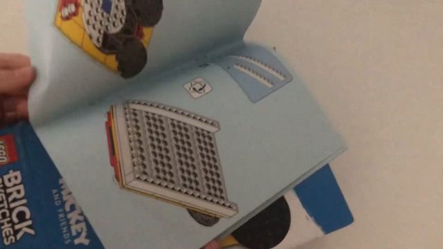 I’m building my sister’s lego set. Lego Brick sketches Mickey and Friends смотреть онлайн