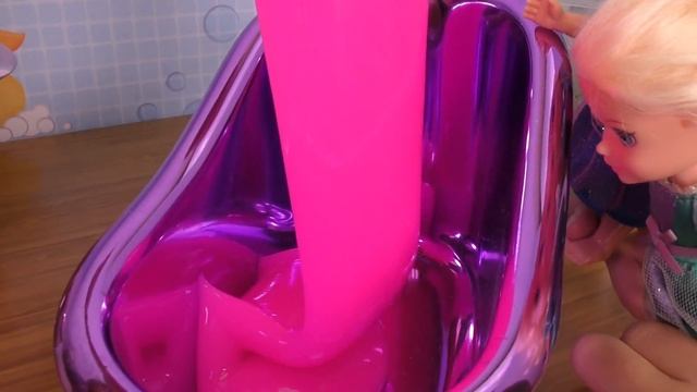 SLIME Bath ! Elsa And Anna Toddlers - Prank - Fun - Playdate - Joke - Party