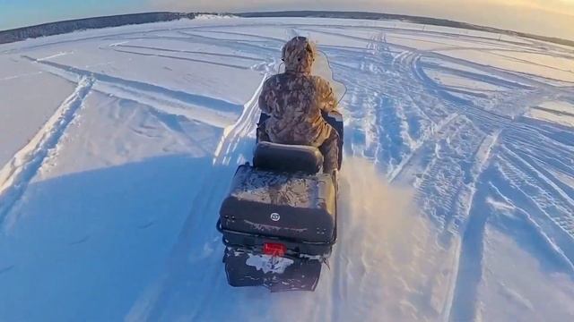 По РЕКЕ на СНЕГОХОДЕ. Stels Viking 800. Максимальная скорость смотреть онлайн