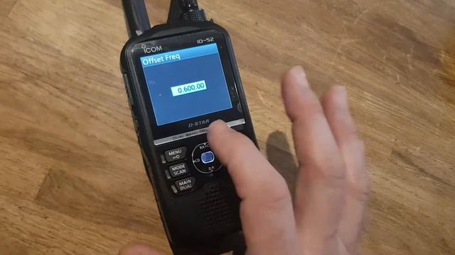 ICOM ID-52 Set CTCSS (pl tones) Turn on Tone and tone Squelch смотреть онлайн