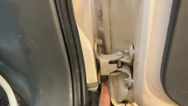 How to Change a Car Door Hinge смотреть онлайн