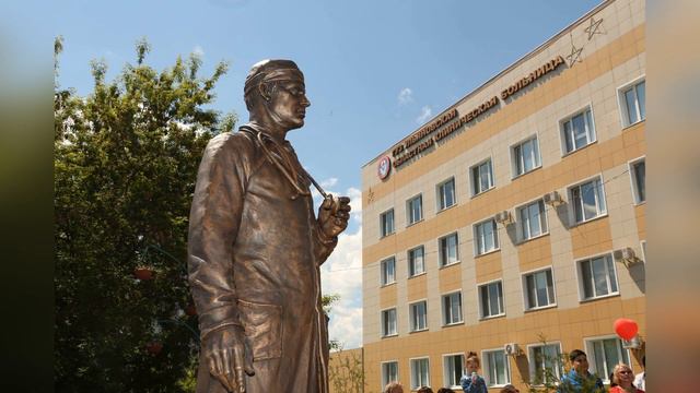 Памятники врачам в городах смотреть онлайн