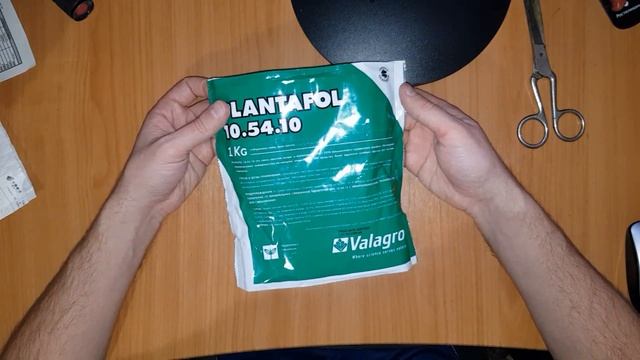 Удобрение для листовой подкормки PLANTAFOL (Плантафол) для развития корневой системы и цветения смотреть онлайн