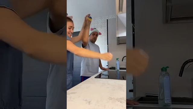 Чуть дырку не протерли