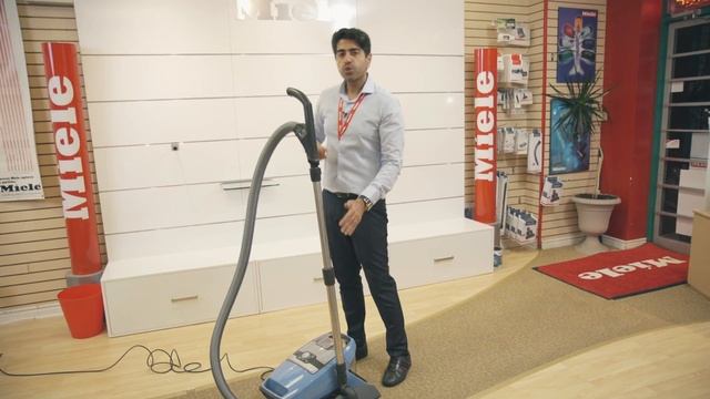 Miele Blizzard CX1 TotalCare Demo and Review - A Look at this Powerful Bagless Vacuum Cleaner смотреть онлайн