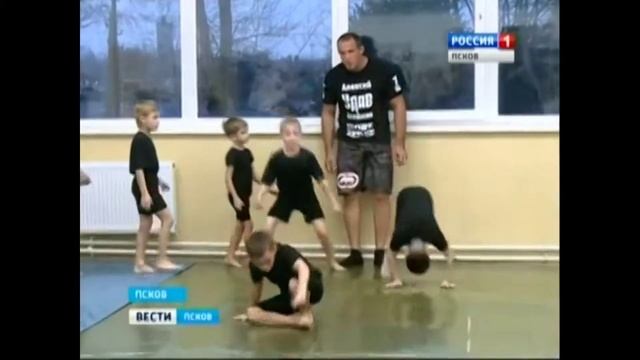 Алексей Олейник дал мастер - класс по борьбе джиу-джитсу в Пскове смотреть онлайн