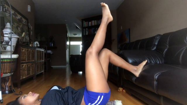 Home Leg Workout! Качаем попу дома! смотреть онлайн