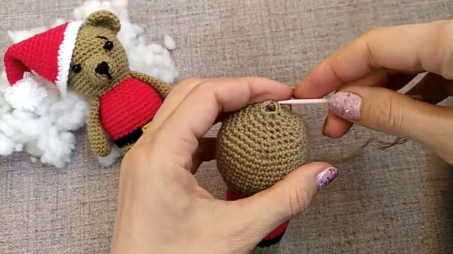 Медвежонок Санта крючком (авторская схема) - Santa Crochet Bear смотреть онлайн