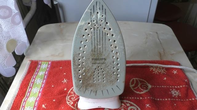 КАК ОЧИСТИТЬ УТЮГ ОТ НАКИПИ и НАГАРА / СПОСОБЫ очистки ПОДОШВЫ УТЮГА / смотреть онлайн