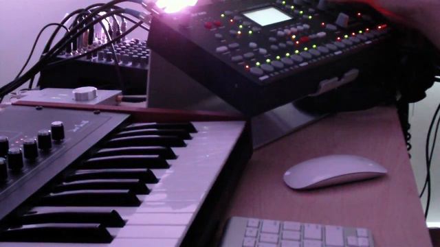 Octatrack + Prophet 08 + Little Phatty + XBase 888 = Keychains смотреть онлайн