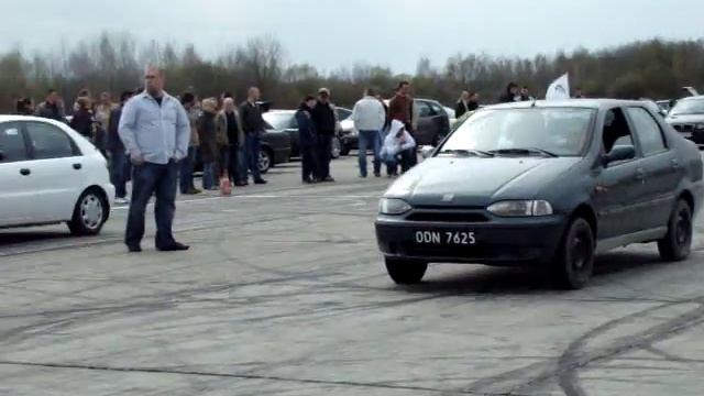 Fiat Siena 1.6 16V-seria vs Daewoo Lanos 1.6 16V-seria (2/2) смотреть онлайн