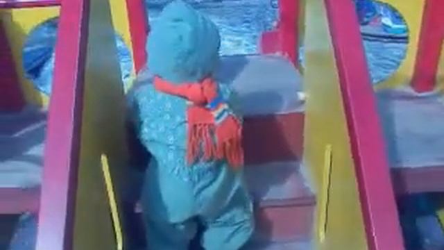 на старой площадке аня горка смотреть онлайн