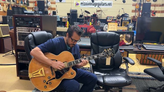 Gibson 1981 Super 400 Blonde смотреть онлайн