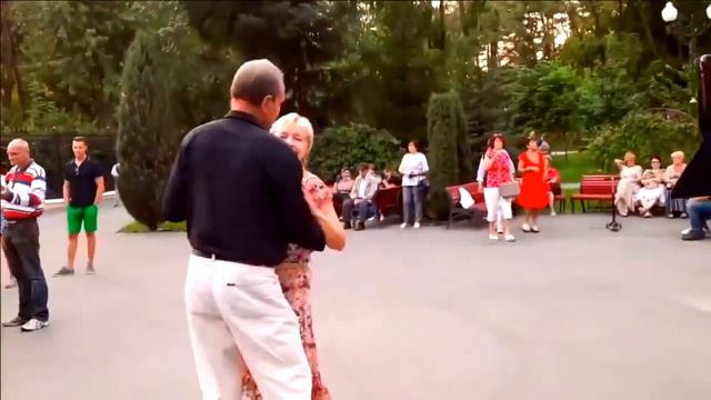 С РОЗОЮ КРАСИВОЮ... смотреть онлайн