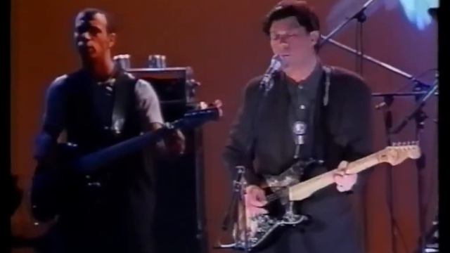 Walfredo Reyes, Jr w Robbie Robertson Golden Feather Live смотреть онлайн