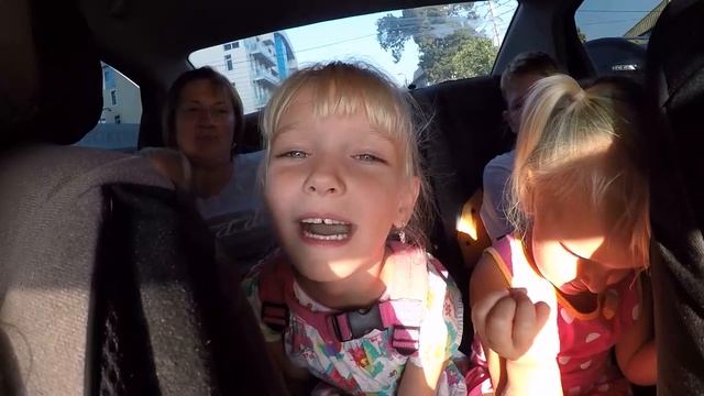 А я не хочу, не хочу я расчёта, а я не хочу, не хочу по любви. Кукла под дождём ходила. смотреть онлайн