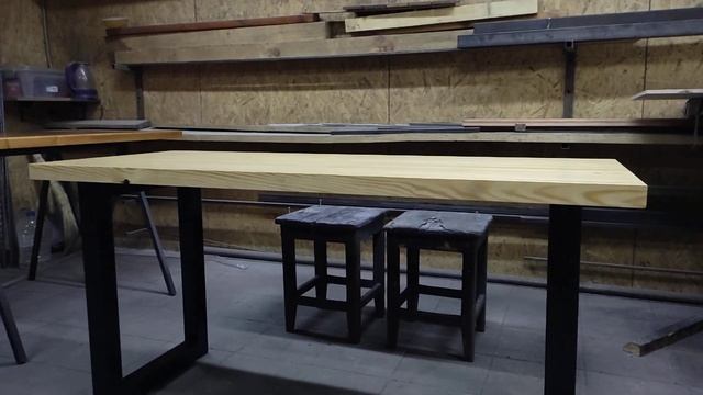 Стол со столешницей из сосны под прозрачным лаком смотреть онлайн