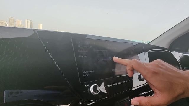 Kia Connect कैसे Use करें? Complete Demo | All Features Explained | Kia Carens | Motoroids Hindi смотреть онлайн