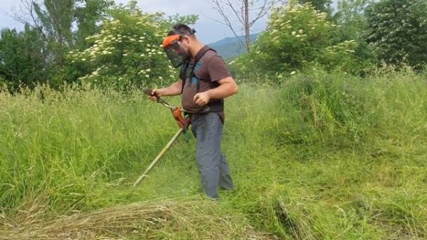 Husqvarna 545RX 2.7 hp vs Fuxtec FX-MS152 3.0 hp in thick and thick grass