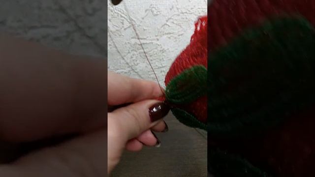 Розочка из бисера?чашелистники ?#бисероплетение #розаизбисера смотреть онлайн