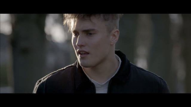 Sam Fender - Friday Fighting (lyrics) смотреть онлайн