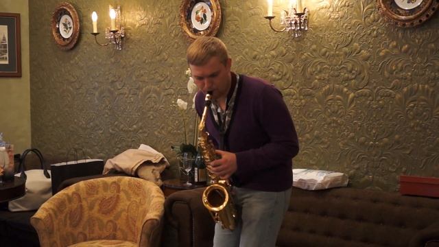 Саксофонист ЕвгенийДудкин ресторан "Круаж" смотреть онлайн