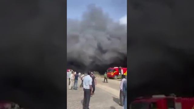 Fire at Changan Motors Wharehouse Bin Qasim смотреть онлайн