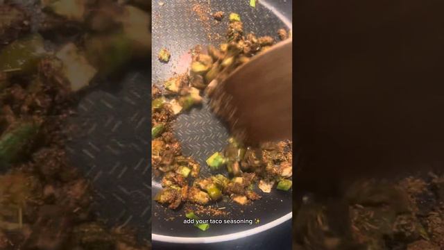 Cook With Elena #1 | JAMAICAN JERK JACKFRUIT TACOS 🥙 Taste Amazing, Kinda Looks Like Cat Food 🐈⬛