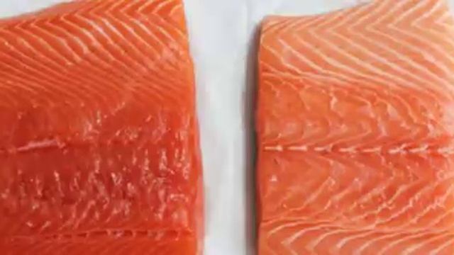 Вот 2 куска лосося! Какой бы Выбрали Вы?...А вот как их выбирать правильно! смотреть онлайн