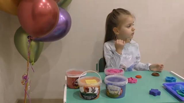 Делаем фигурки из кинетического песка смотреть онлайн