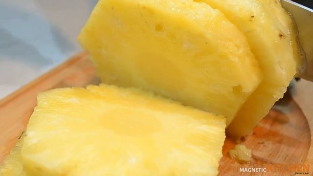 Как нарезать ананас чистым и вкусным How To Cut A Pineapple Clean Delicious パイナップルを清潔で美味しく切る方法 смотреть онлайн