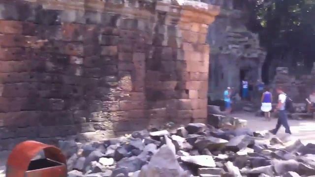 Один из Храмов в Ангкоре смотреть онлайн