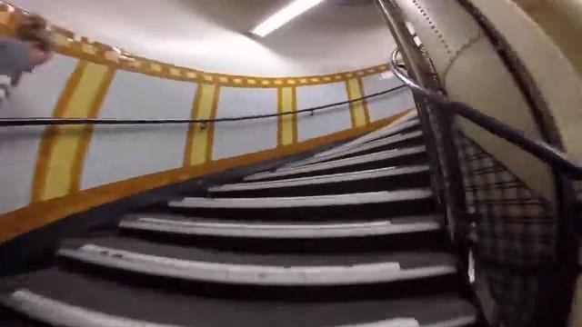 Timelapse: London's Covent Garden Tube Station stairs смотреть онлайн