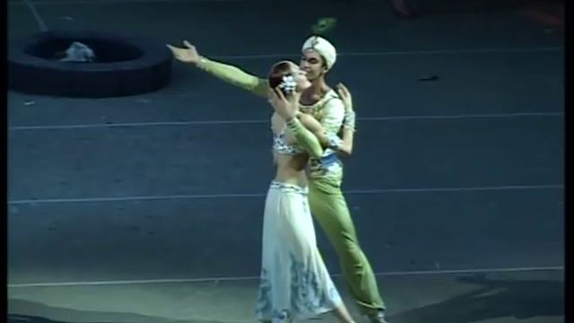 Ulyana Lopatkina and Nikolai Tsiskaridze in the ballet "Bayadere" by L. Minkus. 2007. смотреть онлайн
