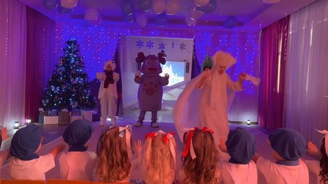 Новогодний утренник-2022 в средней группе "С Новым годом, Лунтик!". Видео Юлии Буговой смотреть онлайн