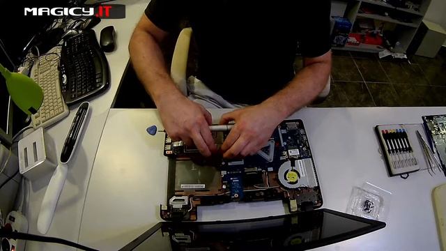 Acer Aspire E15 E5-571 / E5-531 Disassembly